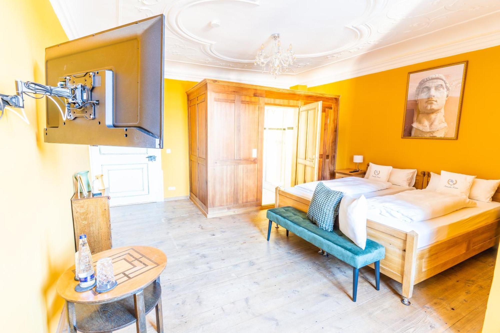 Gasthof Roemischer Kaiser Ellingen Экстерьер фото